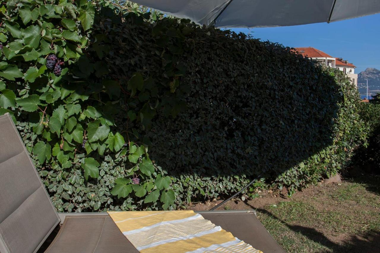 Mare Appart Avec Jardin Et Bbq Vue Mer Et Montagne Plage Et Port A 2 Pas Calvi  Exterior photo